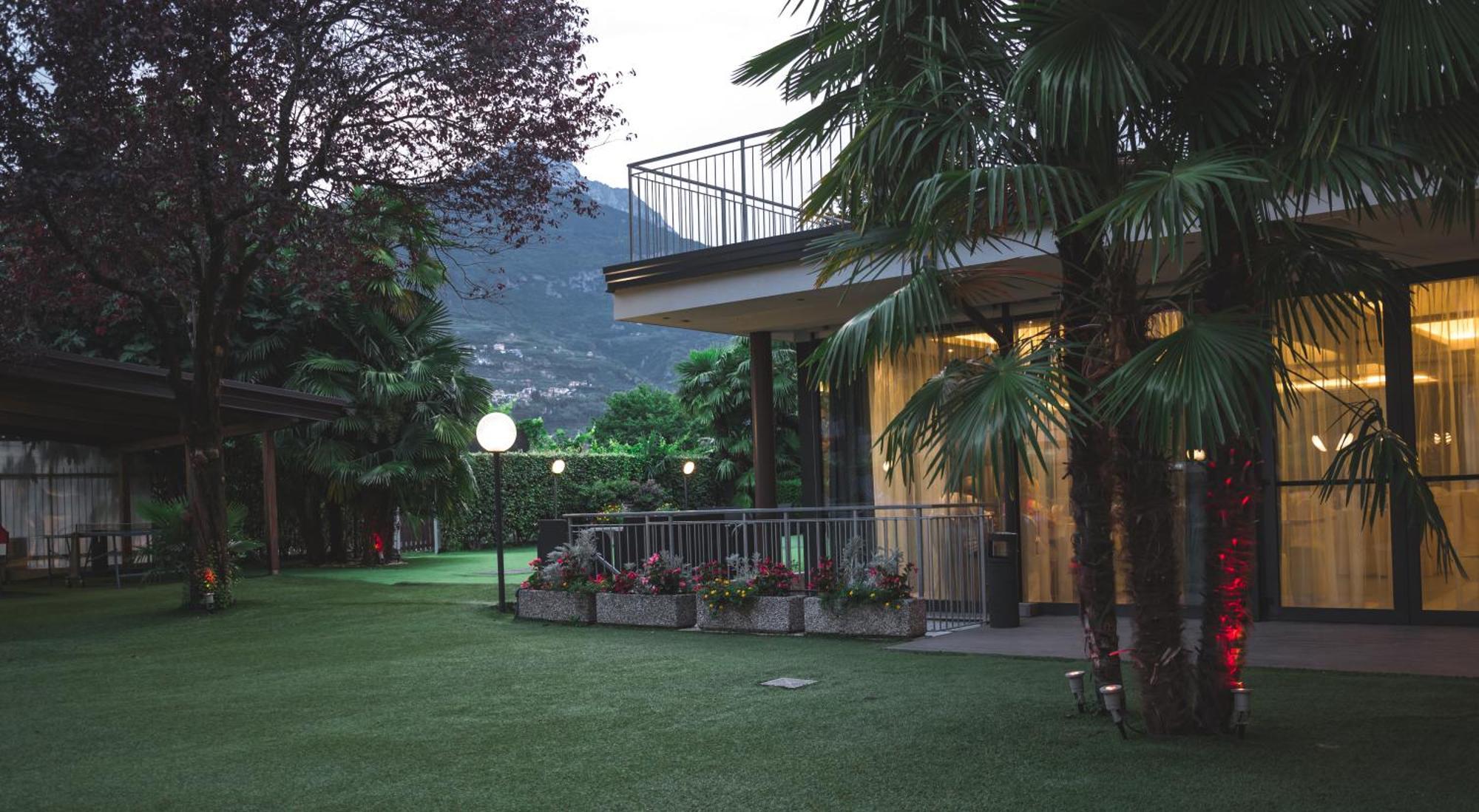 Appartamento Campagnola Mansardato Con Soppalco Riva del Garda Exterior foto